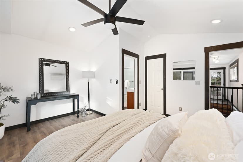 Property photo for 4570 36th Avenue W, Seattle photo 18