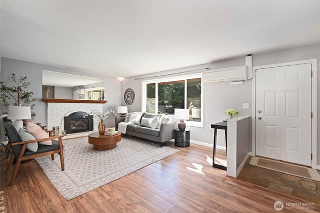 Property photo for 4570 36th Avenue W, Seattle photo 3