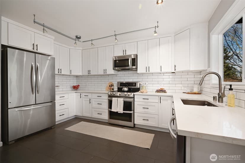 Property photo for 4570 36th Avenue W, Seattle photo 10