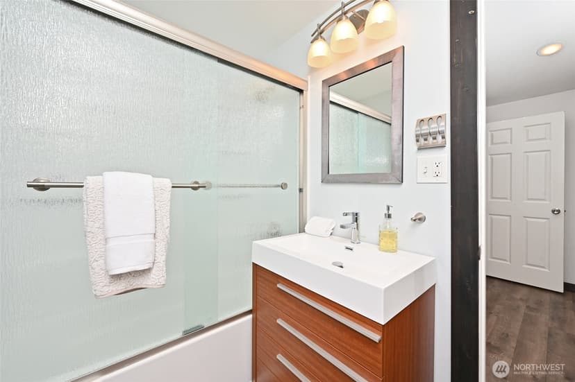 Property photo for 4570 36th Avenue W, Seattle photo 19