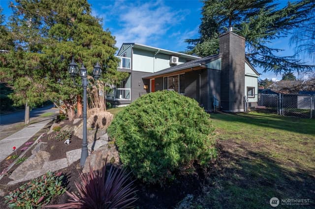 Property photo for 4570 36th Avenue W, Seattle photo 2