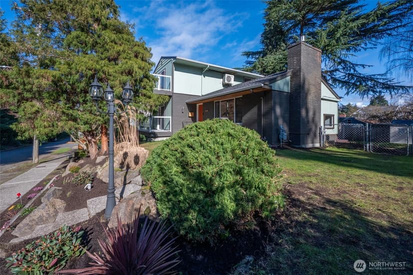 Property photo for 4570 36th Avenue W, Seattle photo 2