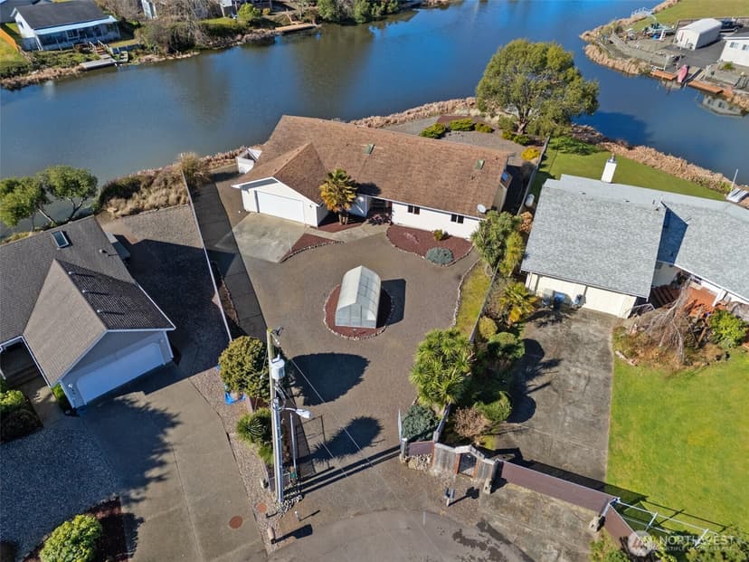 Property photo for 643 Quinault Avenue SE, Ocean Shores