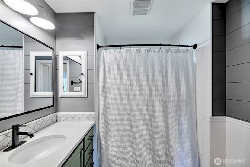 Property photo for 13825 Fender Drive, Lynnwood photo 9