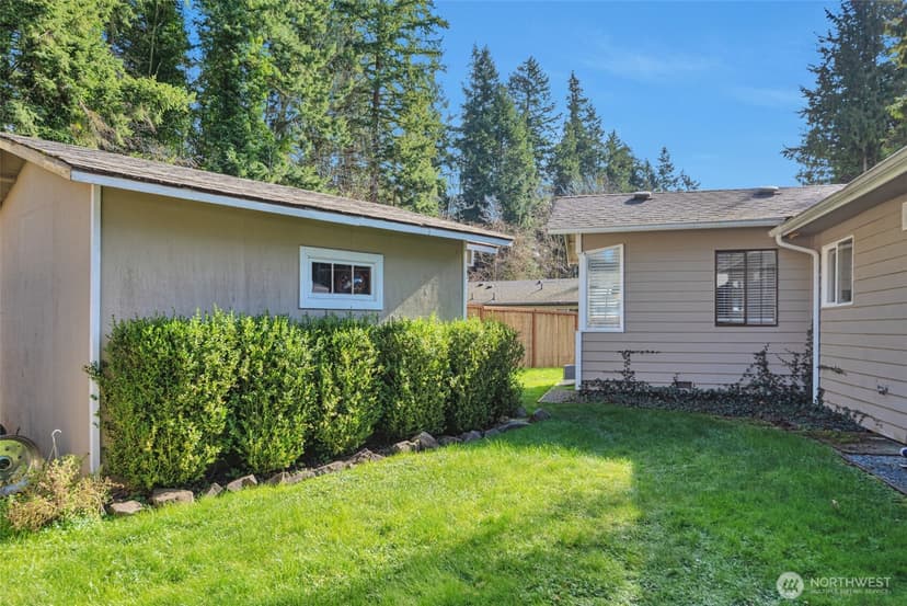 Property photo for 13825 Fender Drive, Lynnwood photo 16