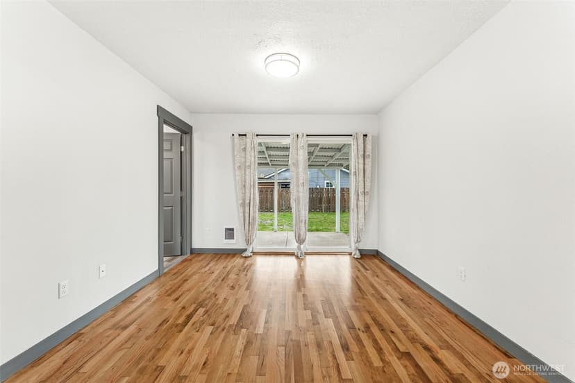 Property photo for 1908 13th Avenue NW, Puyallup photo 11