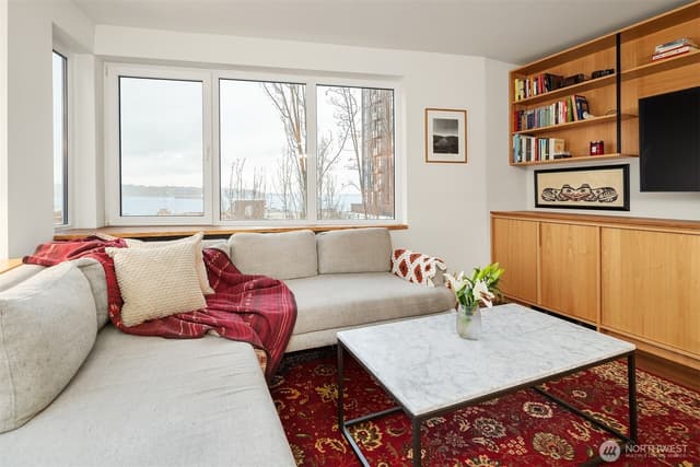 Property photo for 2504 Western Avenue #422, Seattle photo 4