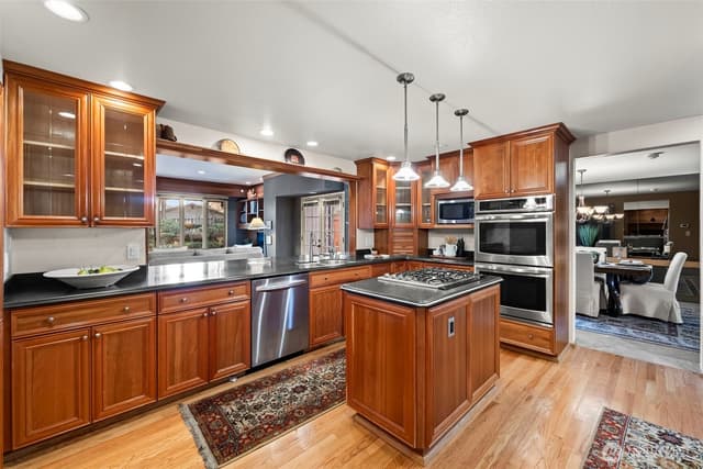 Property photo for 8902 Park Ridge Drive W, University Place photo 5