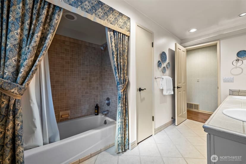 Property photo for 8902 Park Ridge Drive W, University Place photo 29
