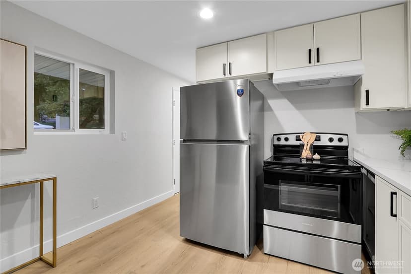 Property photo for 13018 27th Avenue NE, Seattle photo 8