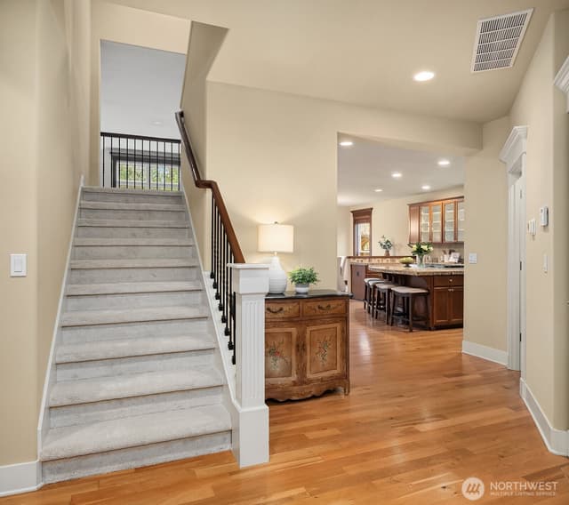 Property photo for 809 235th Avenue NE, Sammamish photo 4