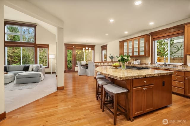 Property photo for 809 235th Avenue NE, Sammamish photo 5