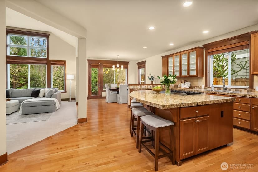 Property photo for 809 235th Avenue NE, Sammamish photo 5