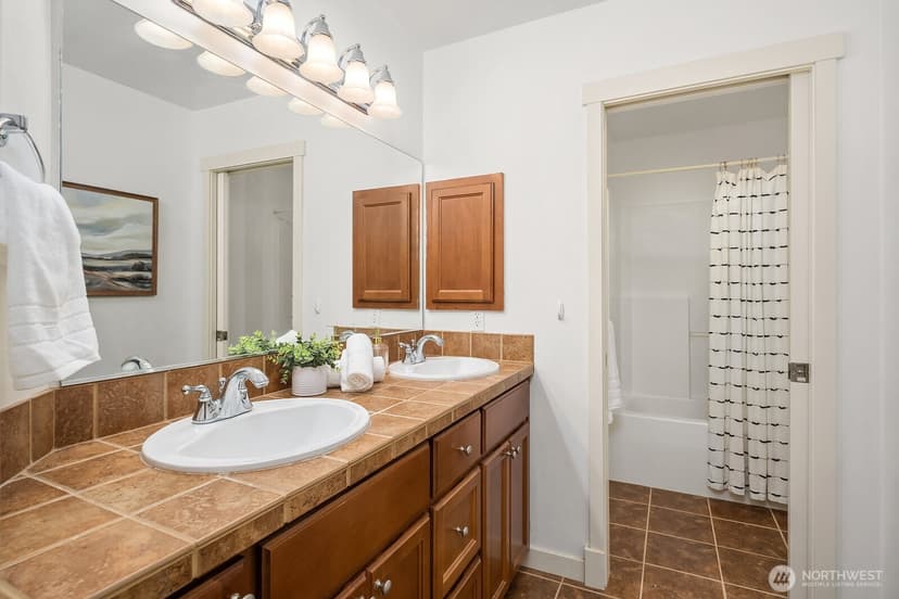 Property photo for 809 235th Avenue NE, Sammamish photo 31