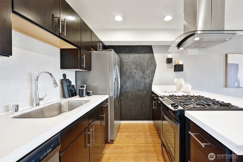 Property photo for 2046 14th Avenue W #B, Seattle photo 12