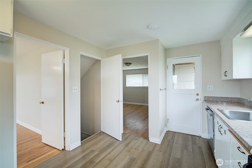Property photo for 4045 29th Avenue W, Seattle photo 13