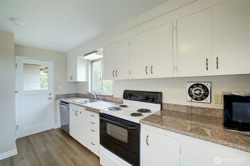 Property photo for 4045 29th Avenue W, Seattle photo 11