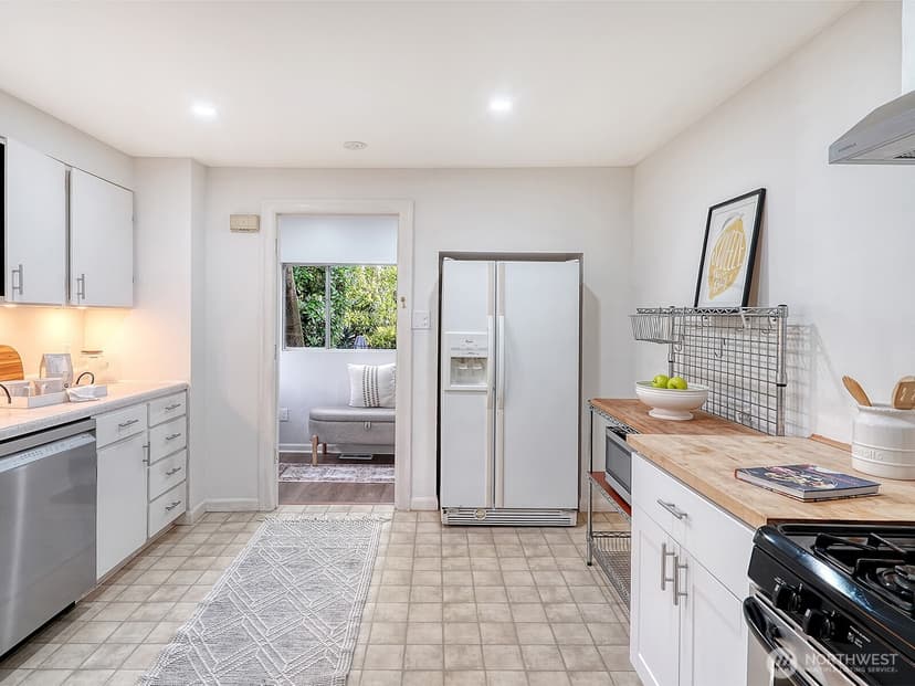 Property photo for 2337 NE 86th Street, Seattle photo 9