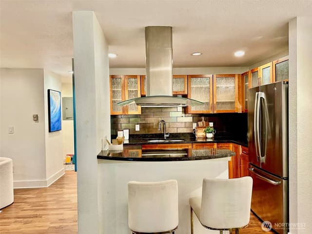 Property photo for 11054 NE 33rd Place #B1, Bellevue photo 5