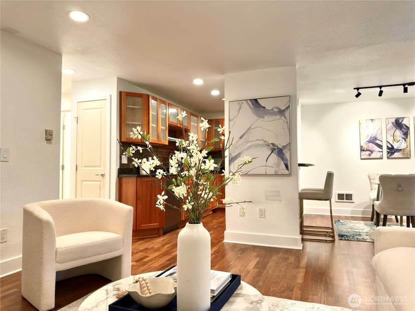 Property photo for 11054 NE 33rd Place #B1, Bellevue photo 7