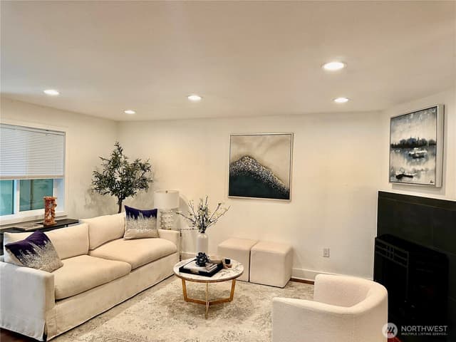 Property photo for 11054 NE 33rd Place #B1, Bellevue photo 4