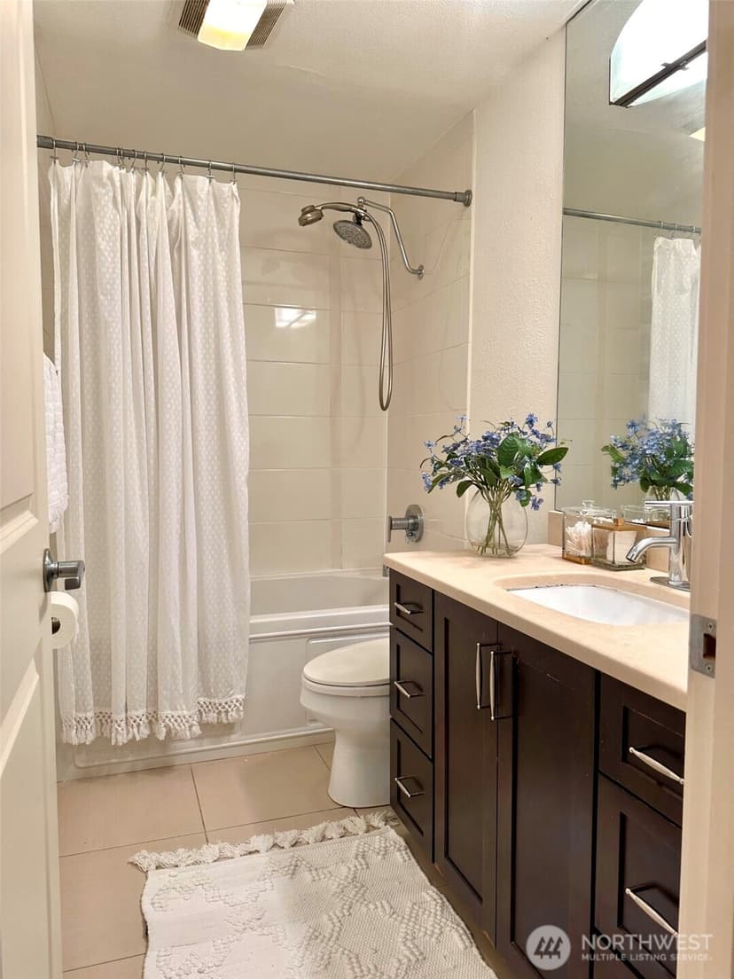 Property photo for 11054 NE 33rd Place #B1, Bellevue photo 13