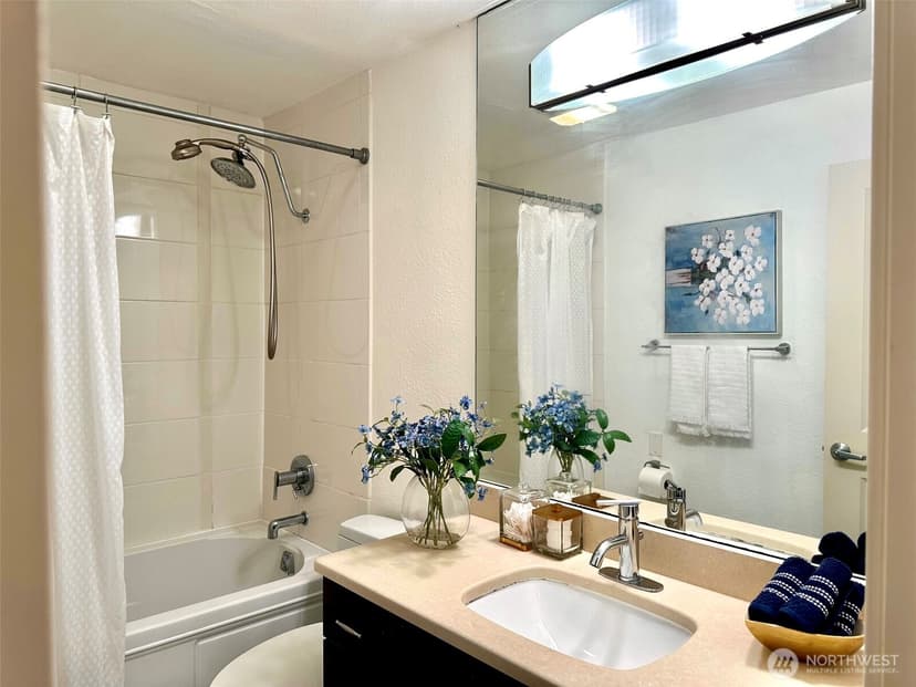 Property photo for 11054 NE 33rd Place #B1, Bellevue photo 14