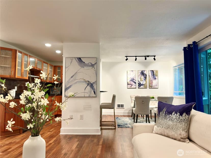 Property photo for 11054 NE 33rd Place #B1, Bellevue photo 3