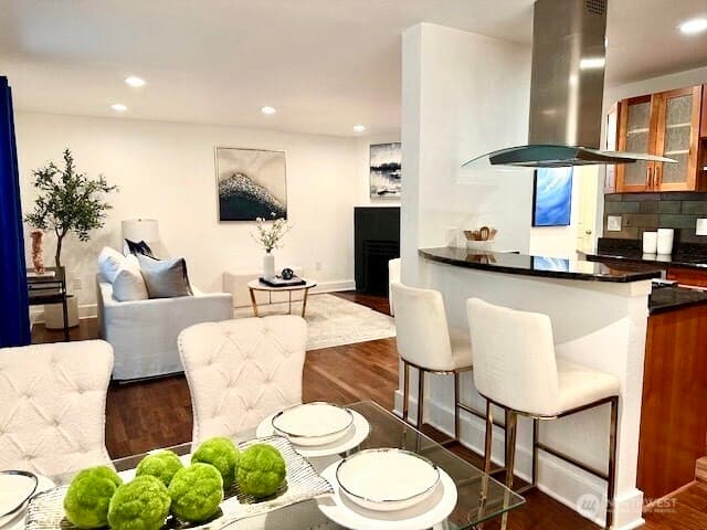 Property photo for 11054 NE 33rd Place #B1, Bellevue photo 2