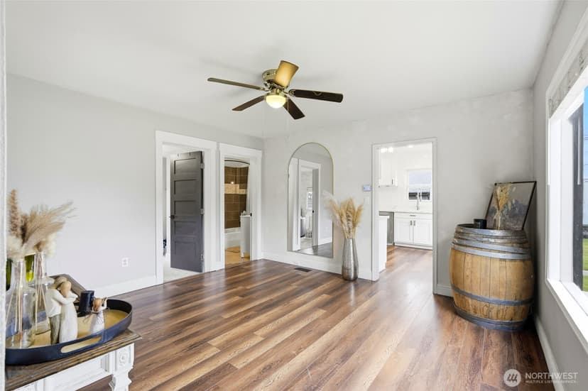 Property photo for 238 N Washington Avenue, Arlington photo 4