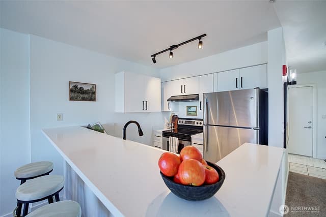 Property photo for 303 23rd Avenue S #506, Seattle photo 4