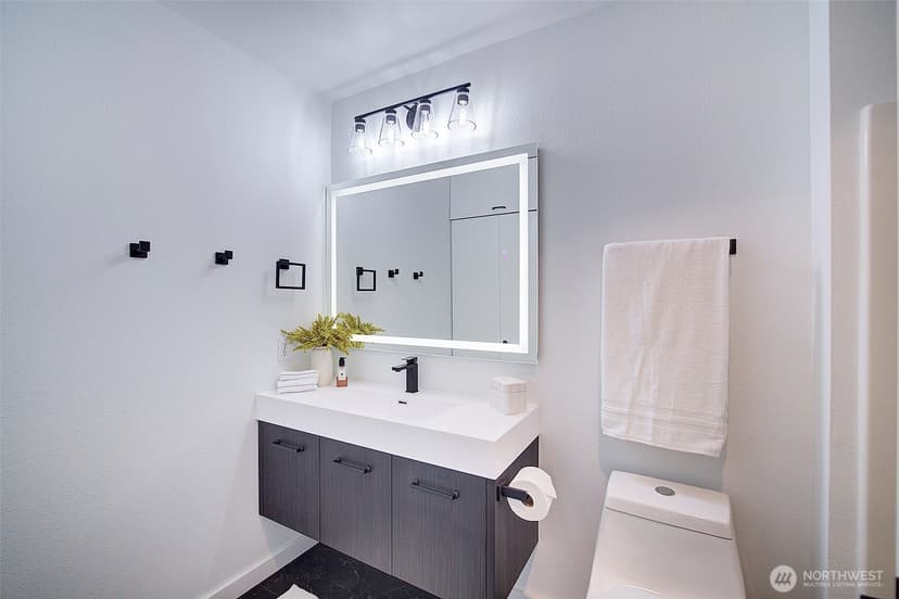 Property photo for 303 23rd Avenue S #506, Seattle photo 18