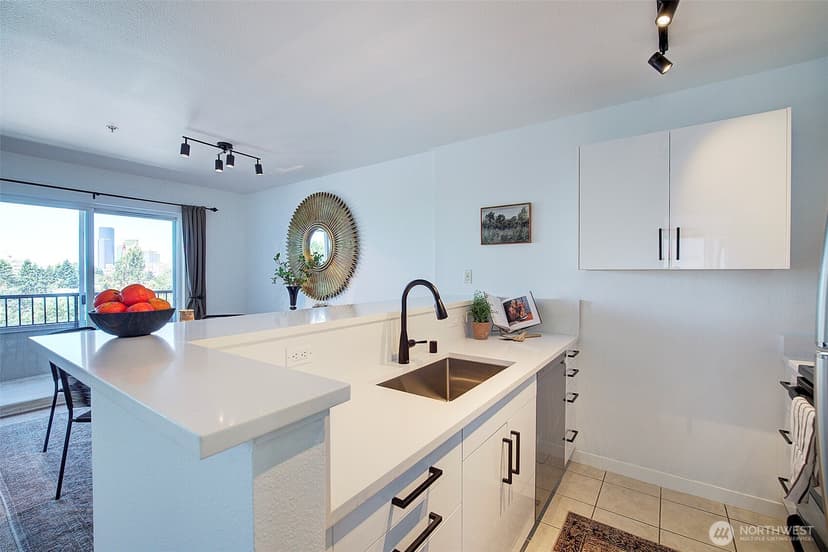 Property photo for 303 23rd Avenue S #506, Seattle photo 5