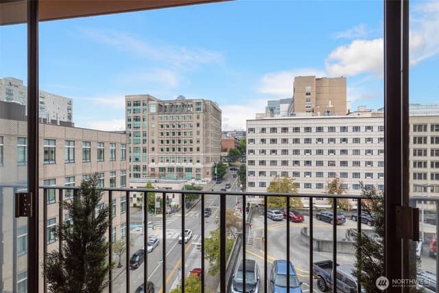 Property photo for 1120 8th Avenue #1003, Seattle photo 3