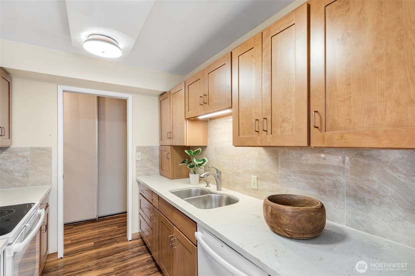Property photo for 1120 8th Avenue #1003, Seattle photo 9