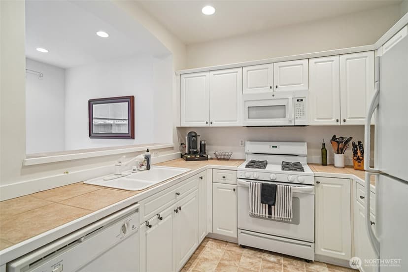 Property photo for 722 239th Lane SE, Sammamish photo 9