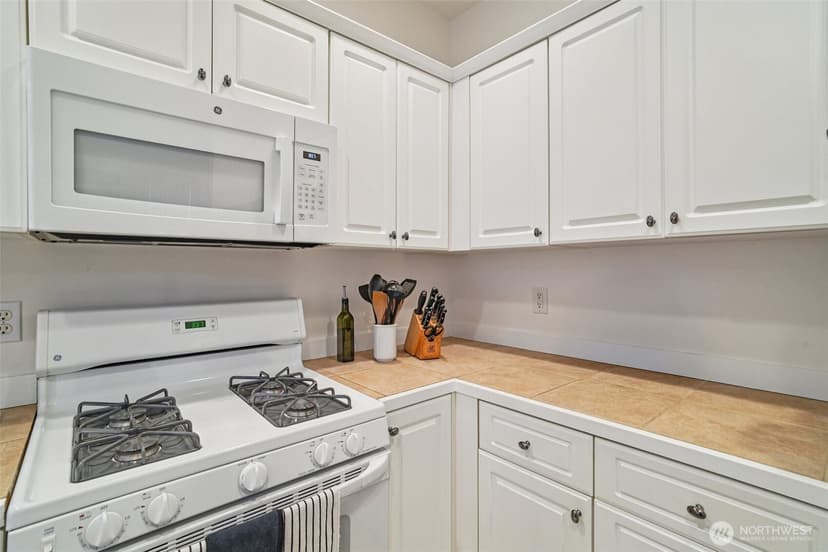 Property photo for 722 239th Lane SE, Sammamish photo 11
