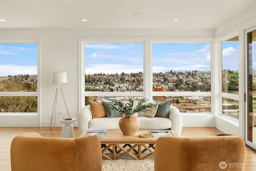 Property photo for 2630 W Lynn Street, Seattle photo 6