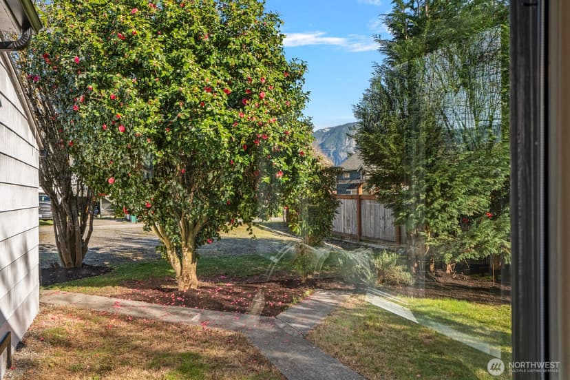 Property photo for 8164 Falls Avenue SE, Snoqualmie photo 9