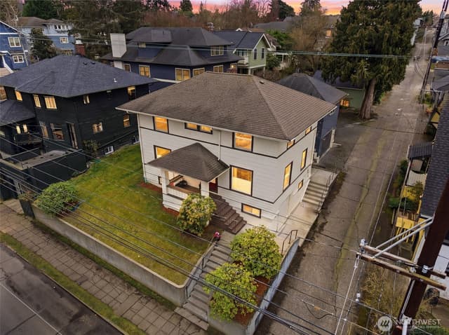 Property photo for 209 W McGraw Street, Seattle photo 2