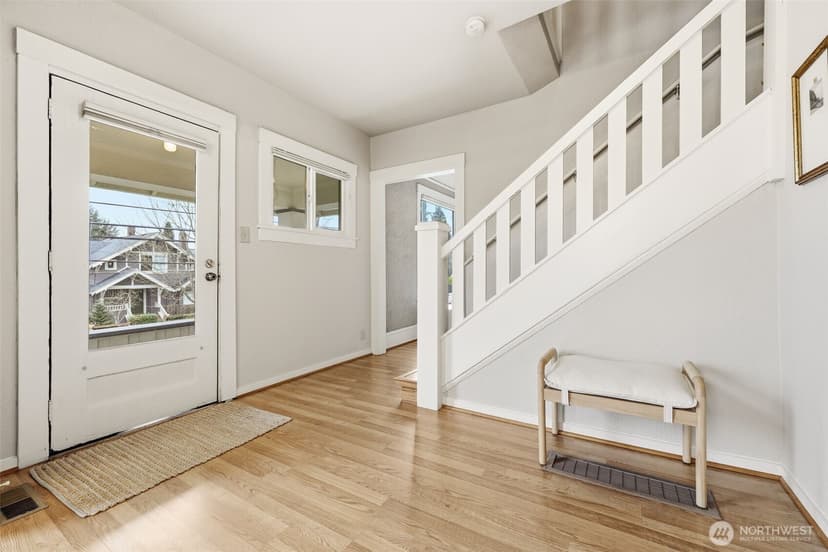 Property photo for 209 W McGraw Street, Seattle photo 5