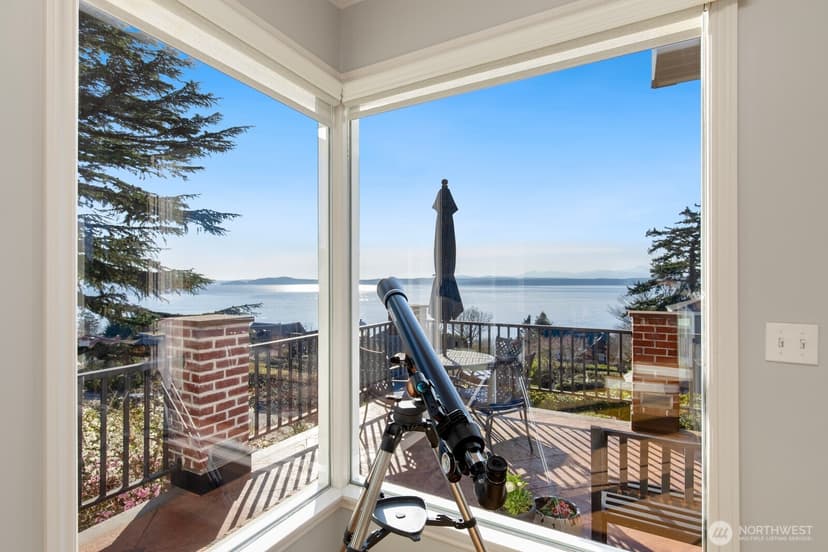 Property photo for 2803 Magnolia Boulevard W, Seattle photo 6
