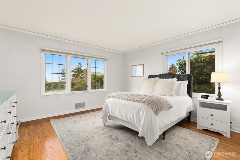 Property photo for 2803 Magnolia Boulevard W, Seattle photo 18