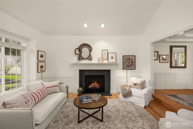 Property photo for 18604 215th Way NE, Woodinville photo 4