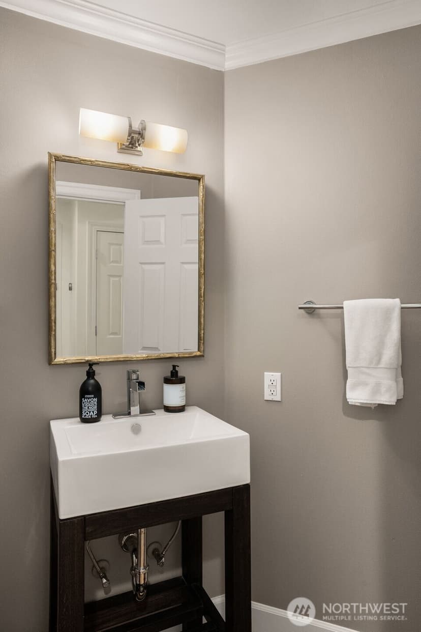 Property photo for 18604 215th Way NE, Woodinville photo 11