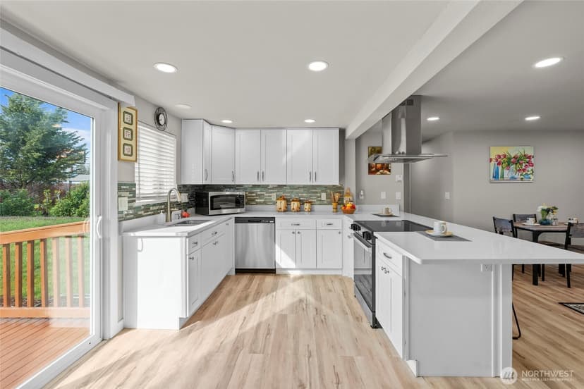 Property photo for 10506 Occident Street SW, Lakewood photo 8