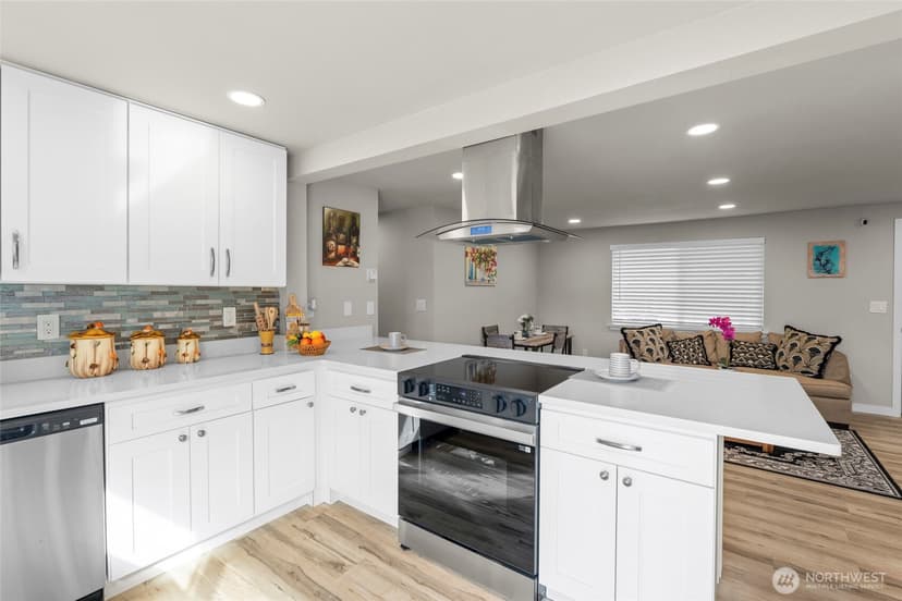 Property photo for 10506 Occident Street SW, Lakewood photo 11