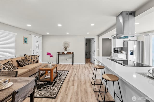 Property photo for 10506 Occident Street SW, Lakewood photo 2
