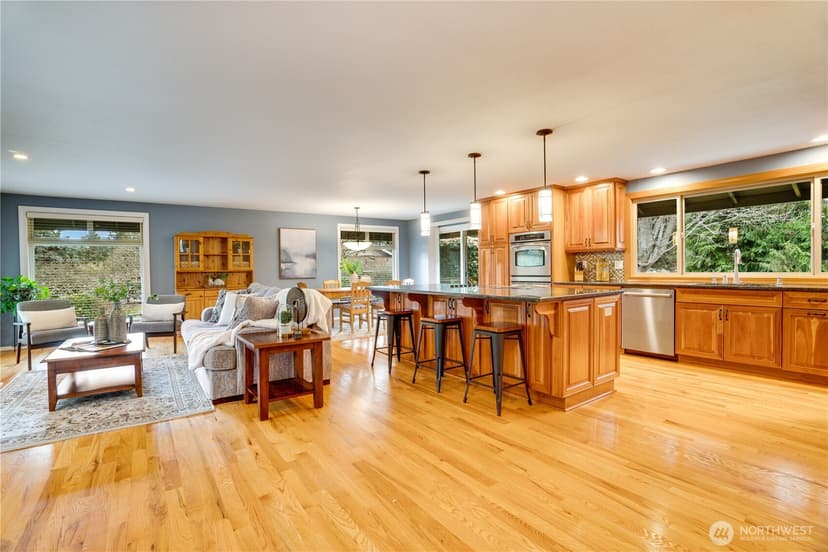 Property photo for 11501 Cloverdale Court SW, Lakewood photo 3