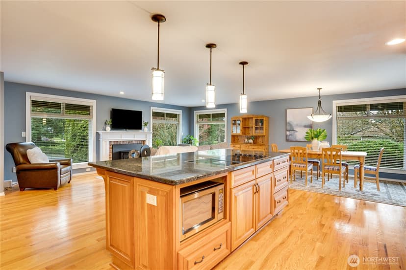 Property photo for 11501 Cloverdale Court SW, Lakewood photo 6